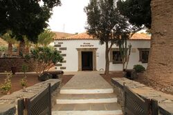 Betancuria village - FV-30-Calle de Roberto Roldán - Museo Arqueológico 05 ies.jpg