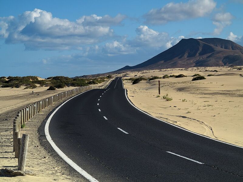 Archivo:Fuerteventura Carretera.JPG