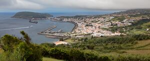 Vista de Horta desde el mirador de Nossa Senhora da Conceição, Isla de Fayal, Azores, Portugal, 2020-07-26, DD 13.jpg