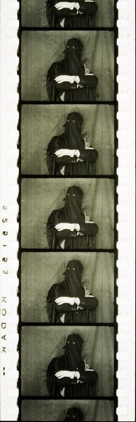 Archivo:El Encapuchado, del largometraje El ladrón de los guantes blancos, año 1926, Tenerife, Canarias, España.jpg