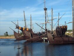 Pinta, Niña y Santa María en el Muelle de las Carabelas.jpg