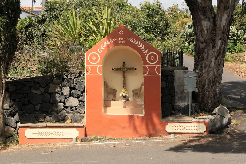 Archivo:La Palma - Villa de Mazo - Camino Montaña La Breña - La Cancela del Monte - Cruz del Monte 01 ies.jpg